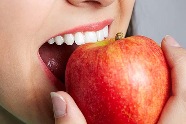 رژیم غذایی بعد از ایمپلنت دندان