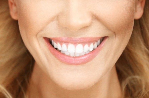 آیا پرسلین ونیر فضای خالی بین دندان های شما را پنهان می کنند؟
