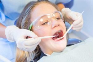 چرا باید زمان استفاده از ارتودنسی به دندانپزشک مراجعه کنم؟