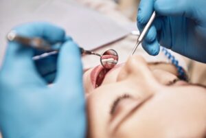 دندانپزشک در طول معاینه دندان چه چیزی را می تواند تشخیص دهد؟